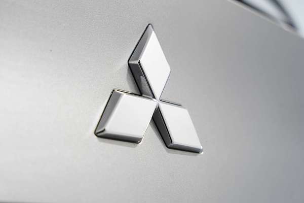 2023 Mitsubishi Outlander ES ZM