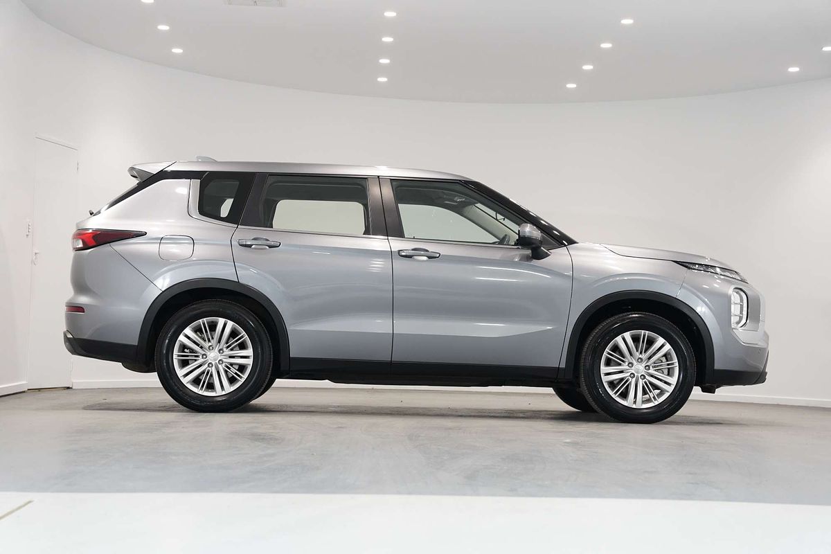 2023 Mitsubishi Outlander ES ZM