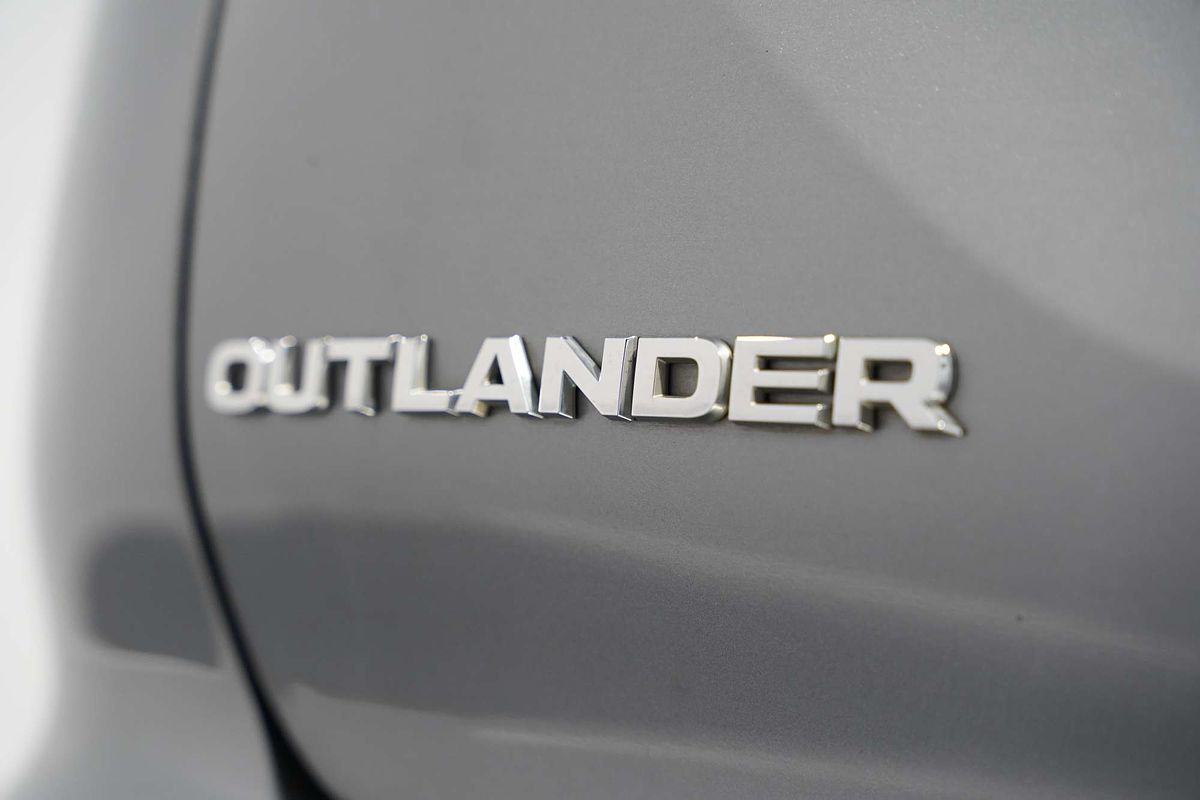 2023 Mitsubishi Outlander ES ZM
