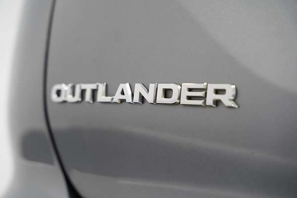 2023 Mitsubishi Outlander ES ZM