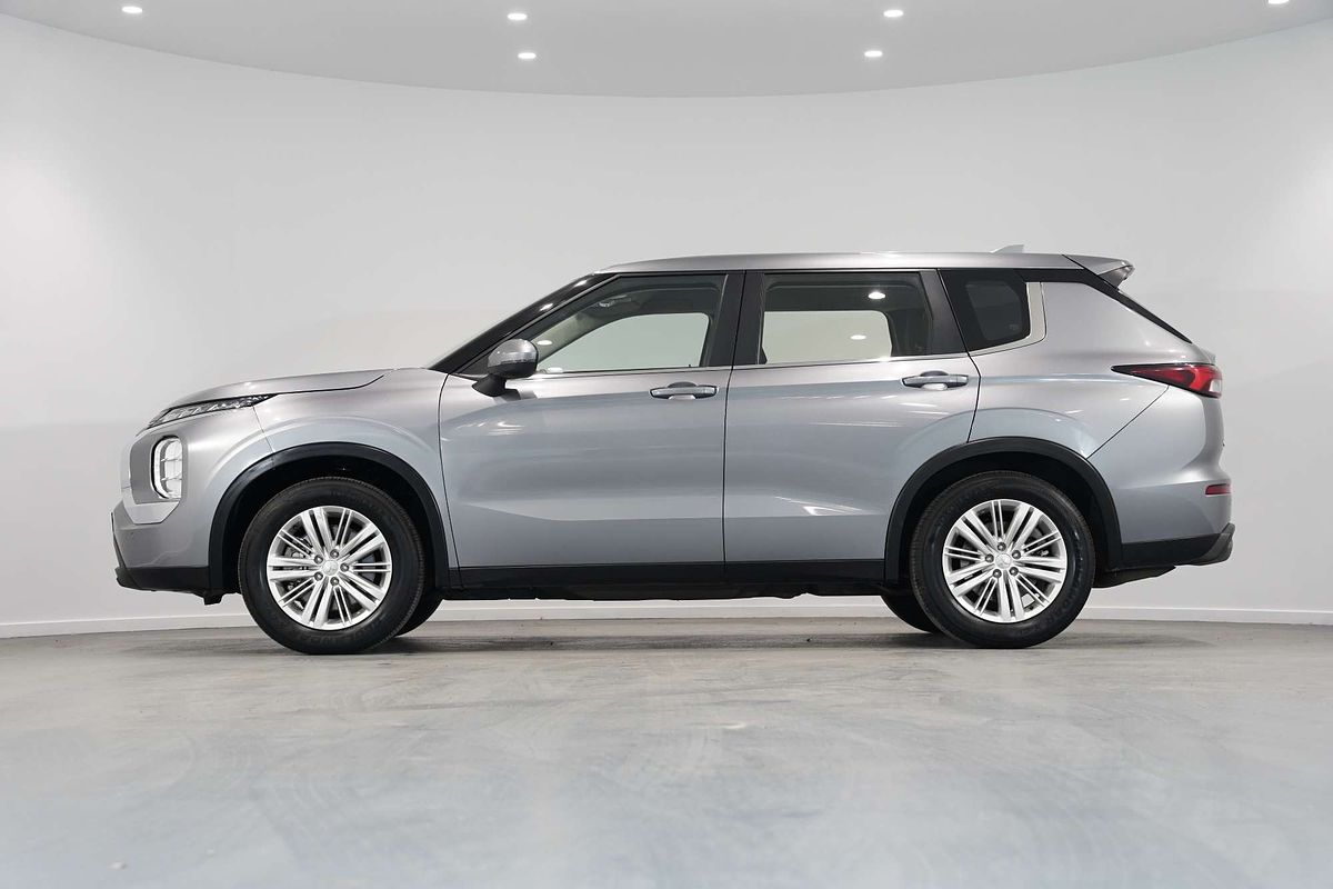 2023 Mitsubishi Outlander ES ZM