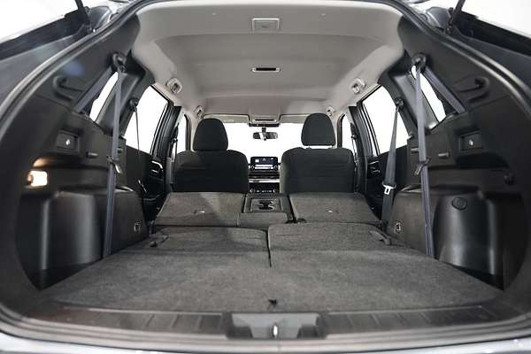 2023 Mitsubishi Outlander ES ZM
