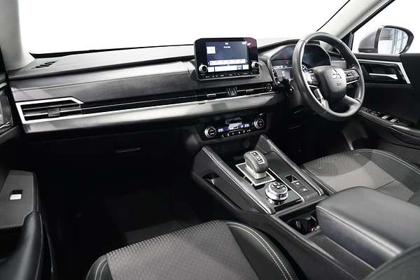 2023 Mitsubishi Outlander ES ZM