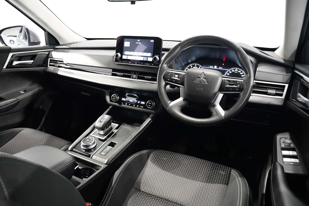 2023 Mitsubishi Outlander ES ZM