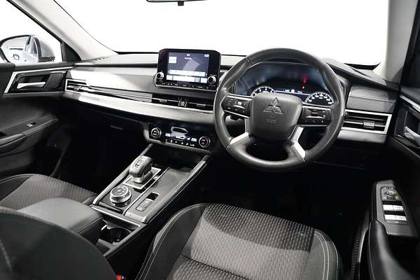 2023 Mitsubishi Outlander ES ZM