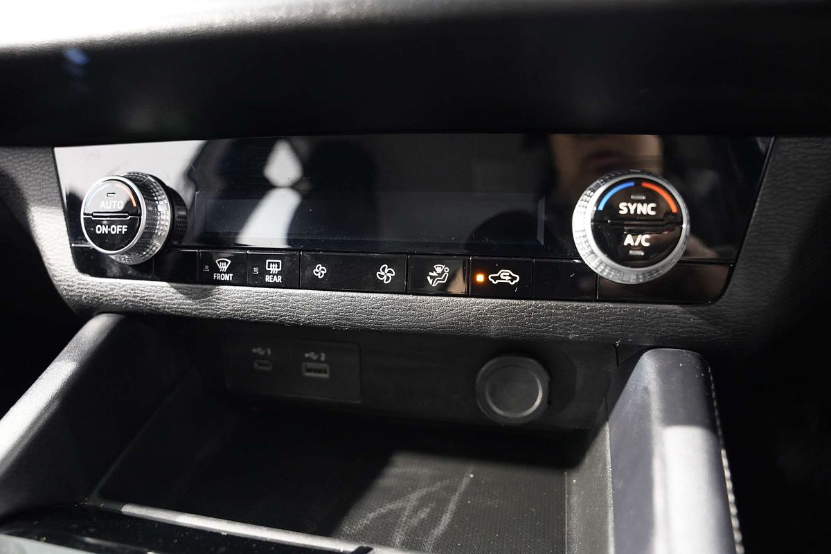 2023 Mitsubishi Outlander ES ZM