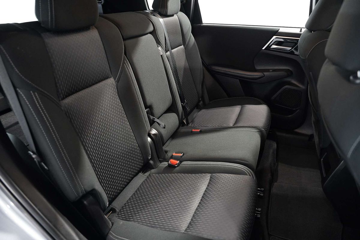 2023 Mitsubishi Outlander ES ZM