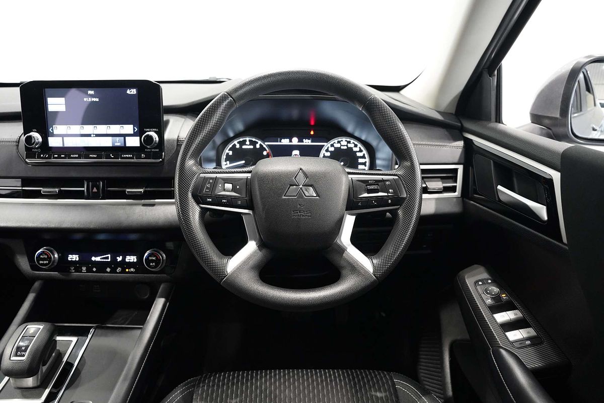 2023 Mitsubishi Outlander ES ZM