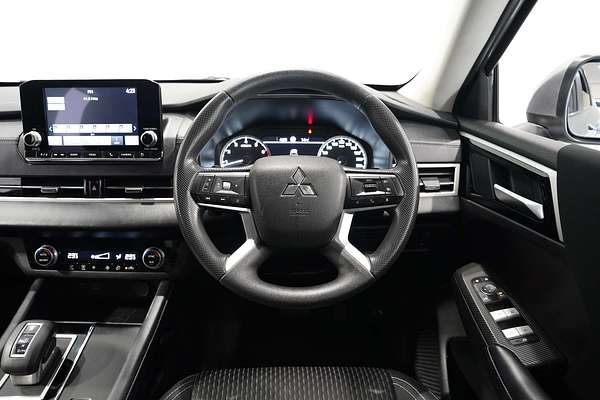 2023 Mitsubishi Outlander ES ZM