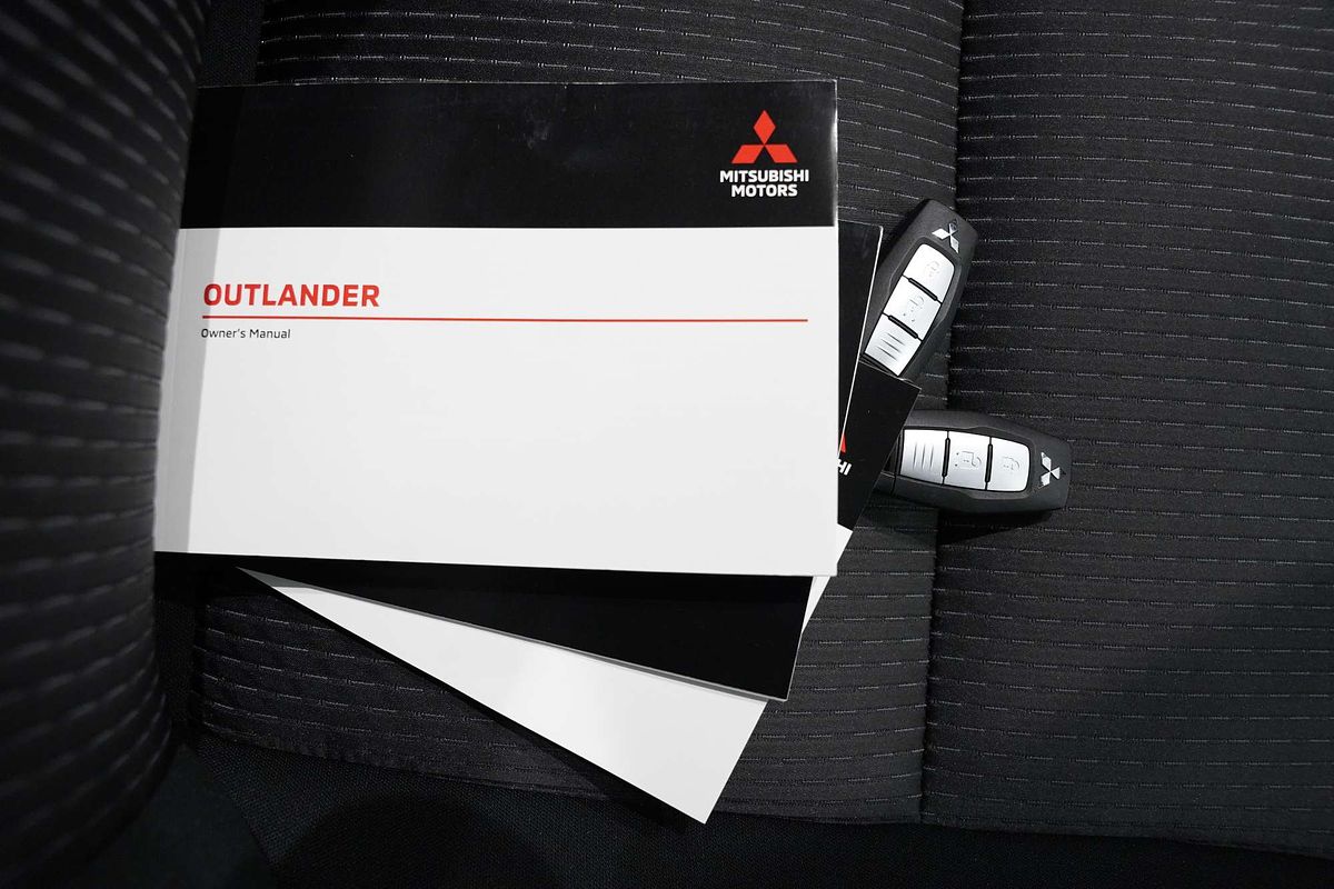 2023 Mitsubishi Outlander ES ZM