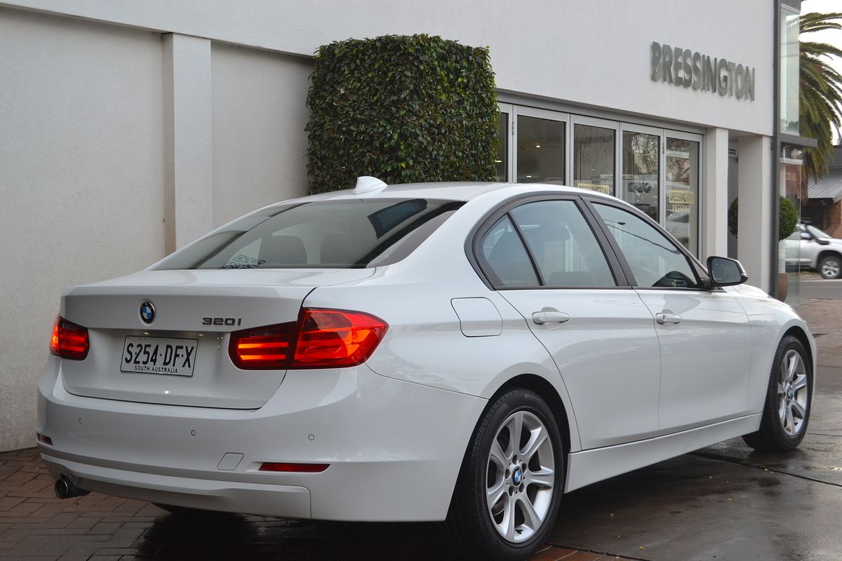 2013 BMW 3 Series 320i F30