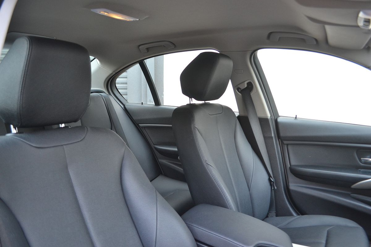 2013 BMW 3 Series 320i F30