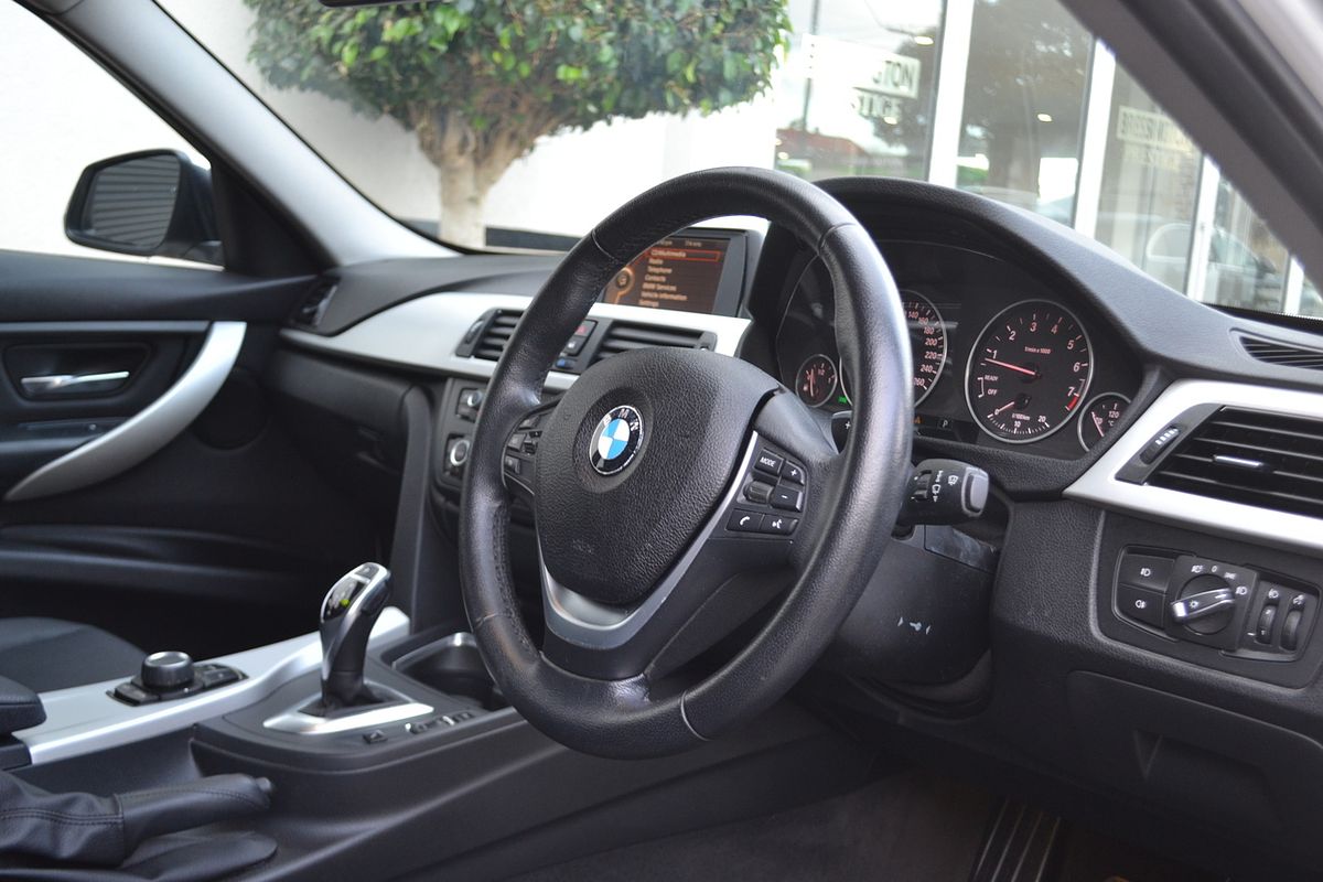 2013 BMW 3 Series 320i F30