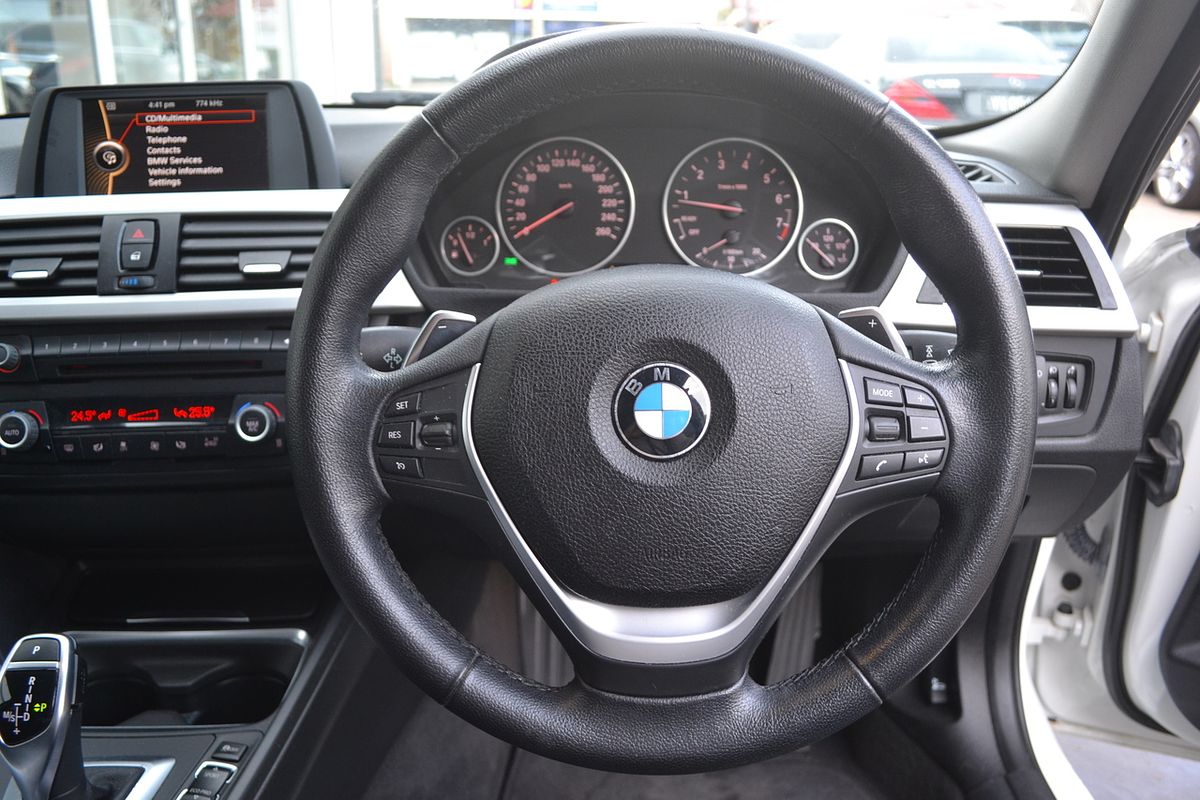 2013 BMW 3 Series 320i F30