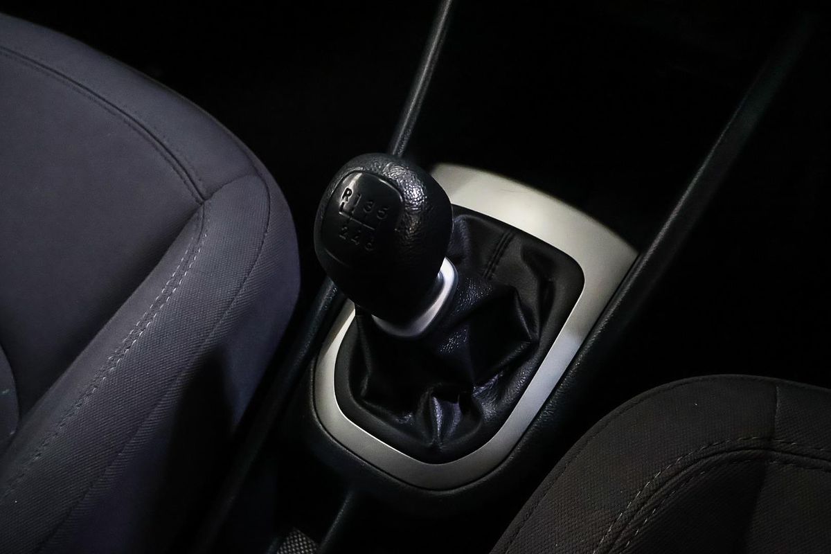 2013 Kia Rio S UB