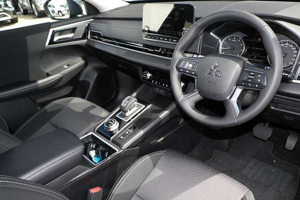 2024 Mitsubishi Outlander LS ZM