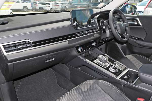 2024 Mitsubishi Outlander LS ZM
