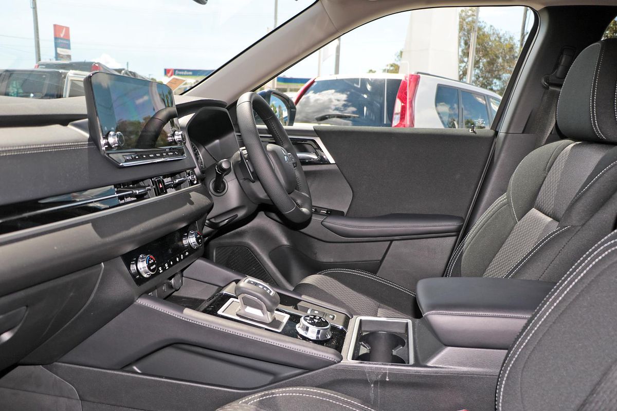 2024 Mitsubishi Outlander LS ZM