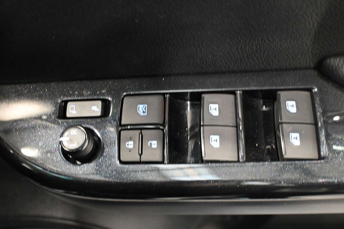 2025 Toyota Hilux SR5 GUN126R 4X4