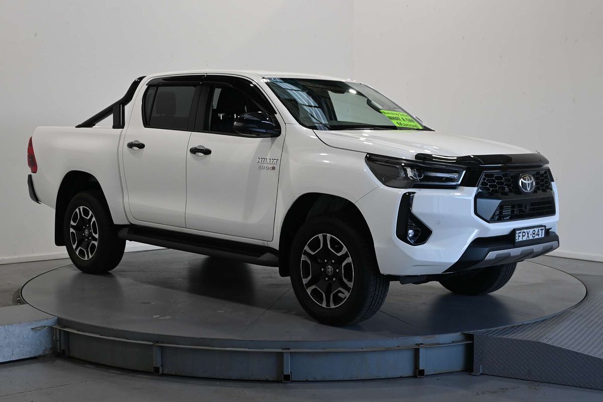 2025 Toyota Hilux SR5 GUN126R 4X4