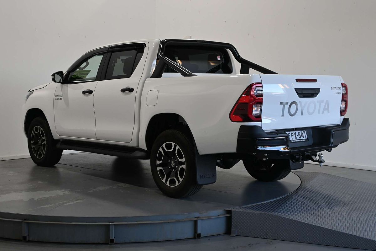 2025 Toyota Hilux SR5 GUN126R 4X4
