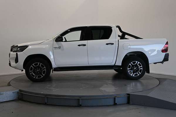 2025 Toyota Hilux SR5 GUN126R 4X4