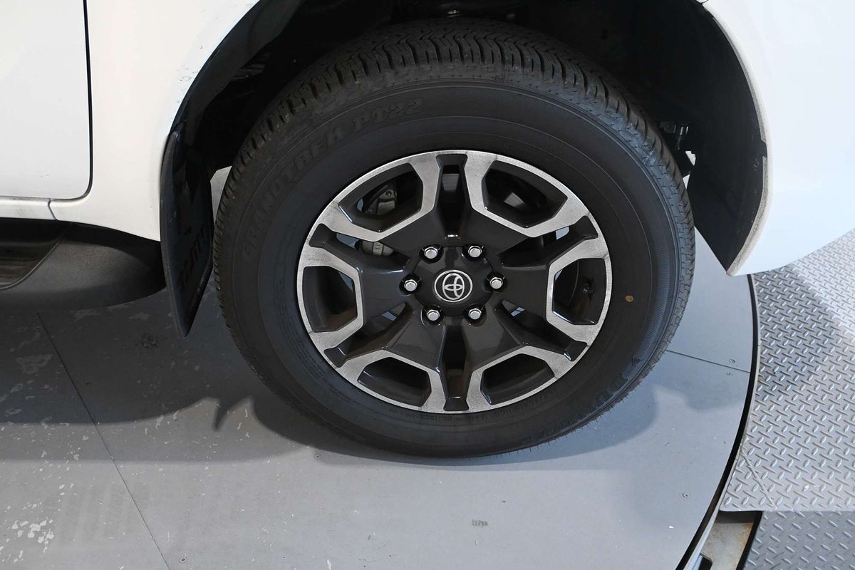 2025 Toyota Hilux SR5 GUN126R 4X4
