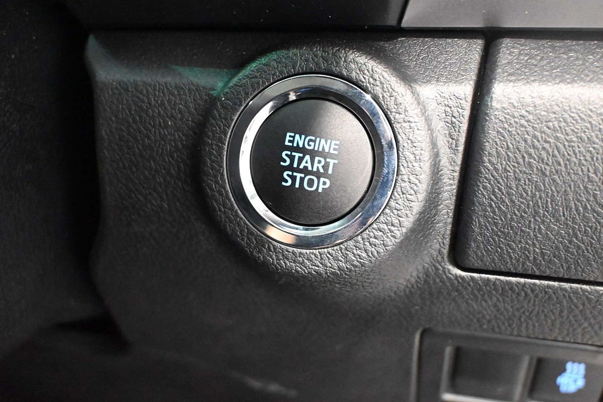 2025 Toyota Hilux SR5 GUN126R 4X4