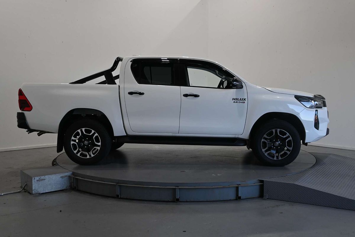 2025 Toyota Hilux SR5 GUN126R 4X4