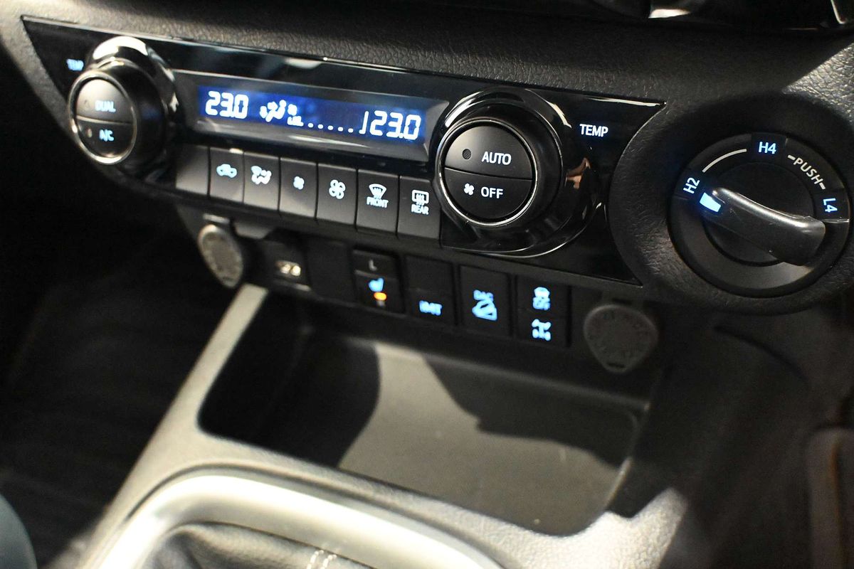 2025 Toyota Hilux SR5 GUN126R 4X4