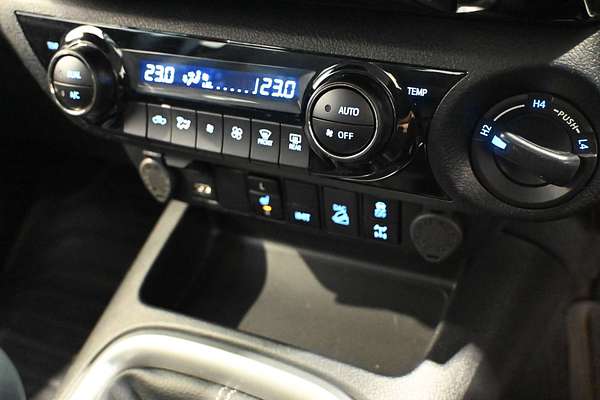 2025 Toyota Hilux SR5 GUN126R 4X4