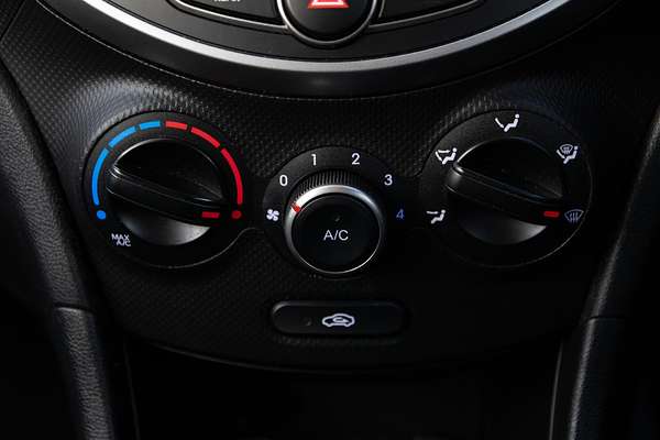 2015 Hyundai Accent Active RB2