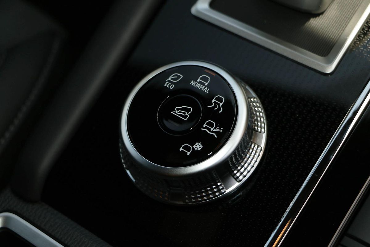 2024 Mitsubishi Outlander Black Edition ZM