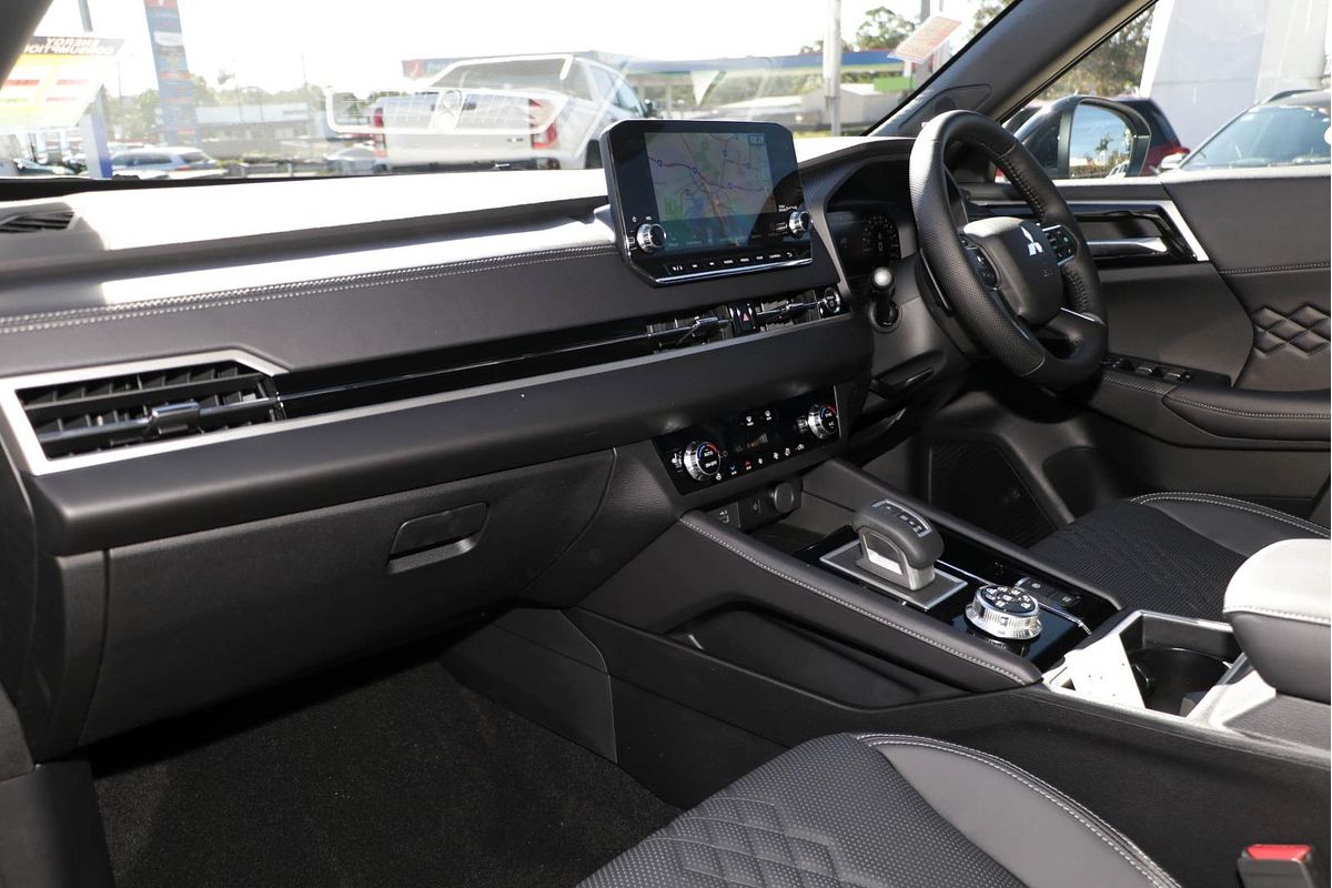 2025 Mitsubishi Outlander PHEV GSR ZM