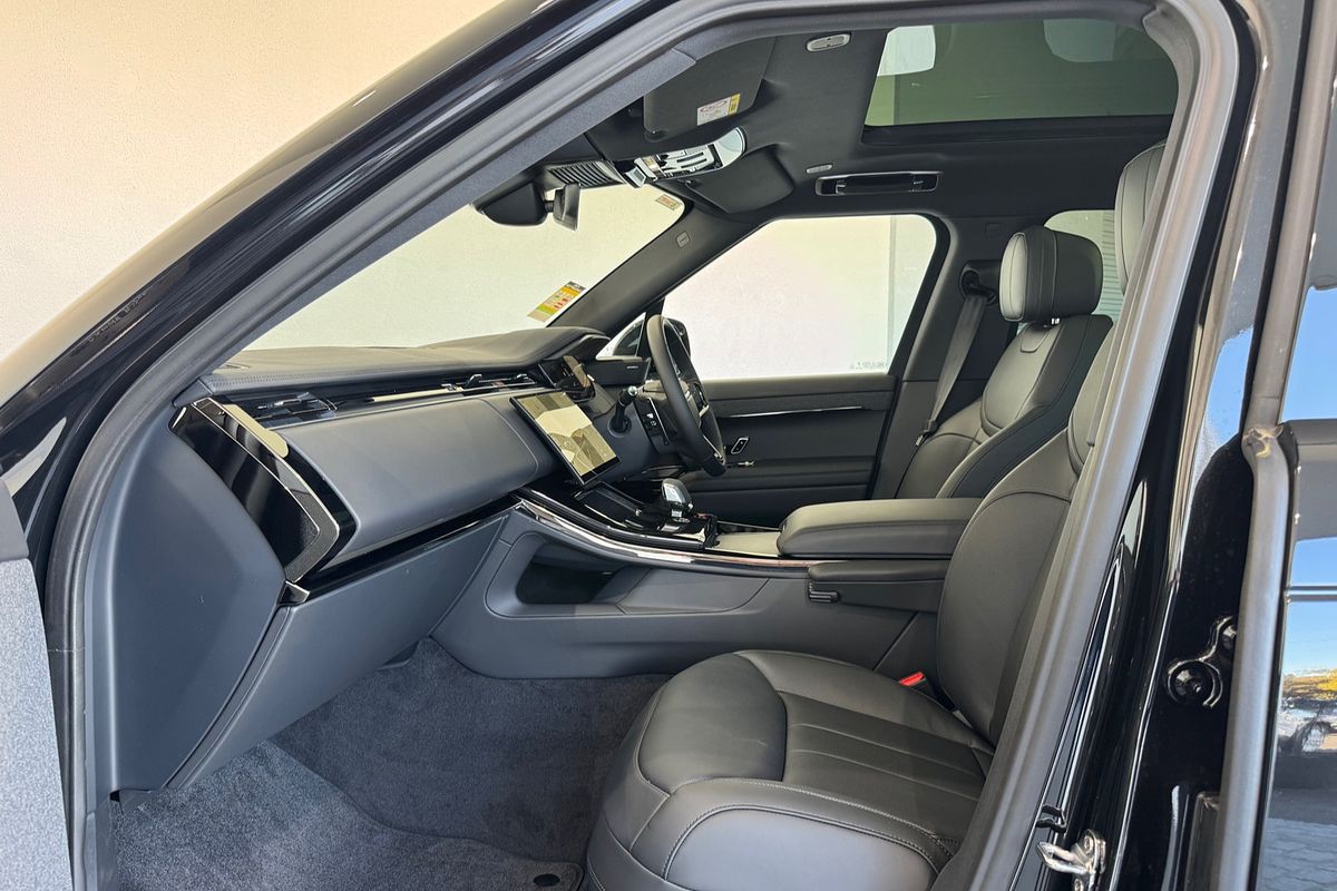 2025 Land Rover Range Rover Sport D300 Dynamic SE L461