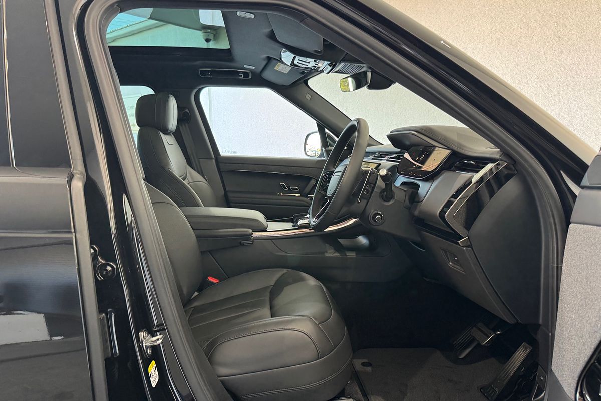 2025 Land Rover Range Rover Sport D300 Dynamic SE L461