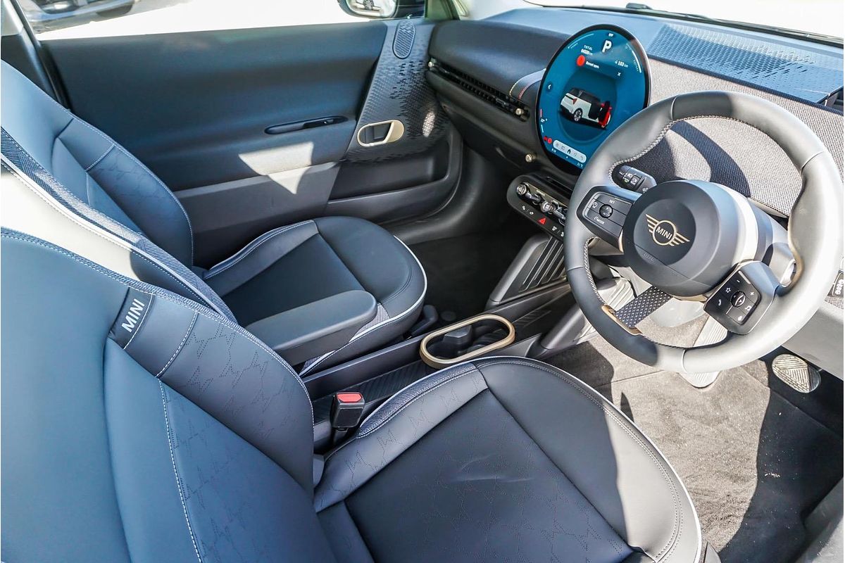 2024 MINI Cooper E Classic J01
