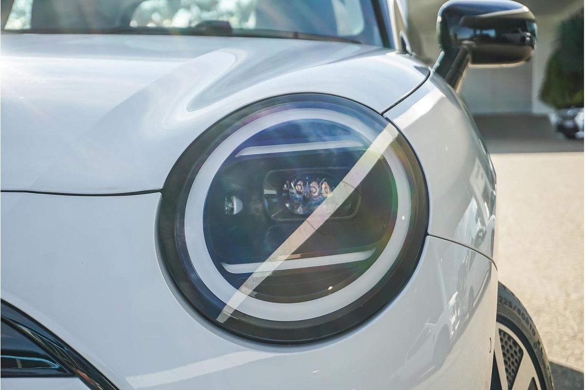 2024 MINI Cooper E Classic J01