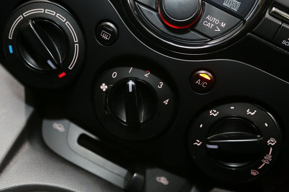 2013 Mazda 2 Genki DE Series 2