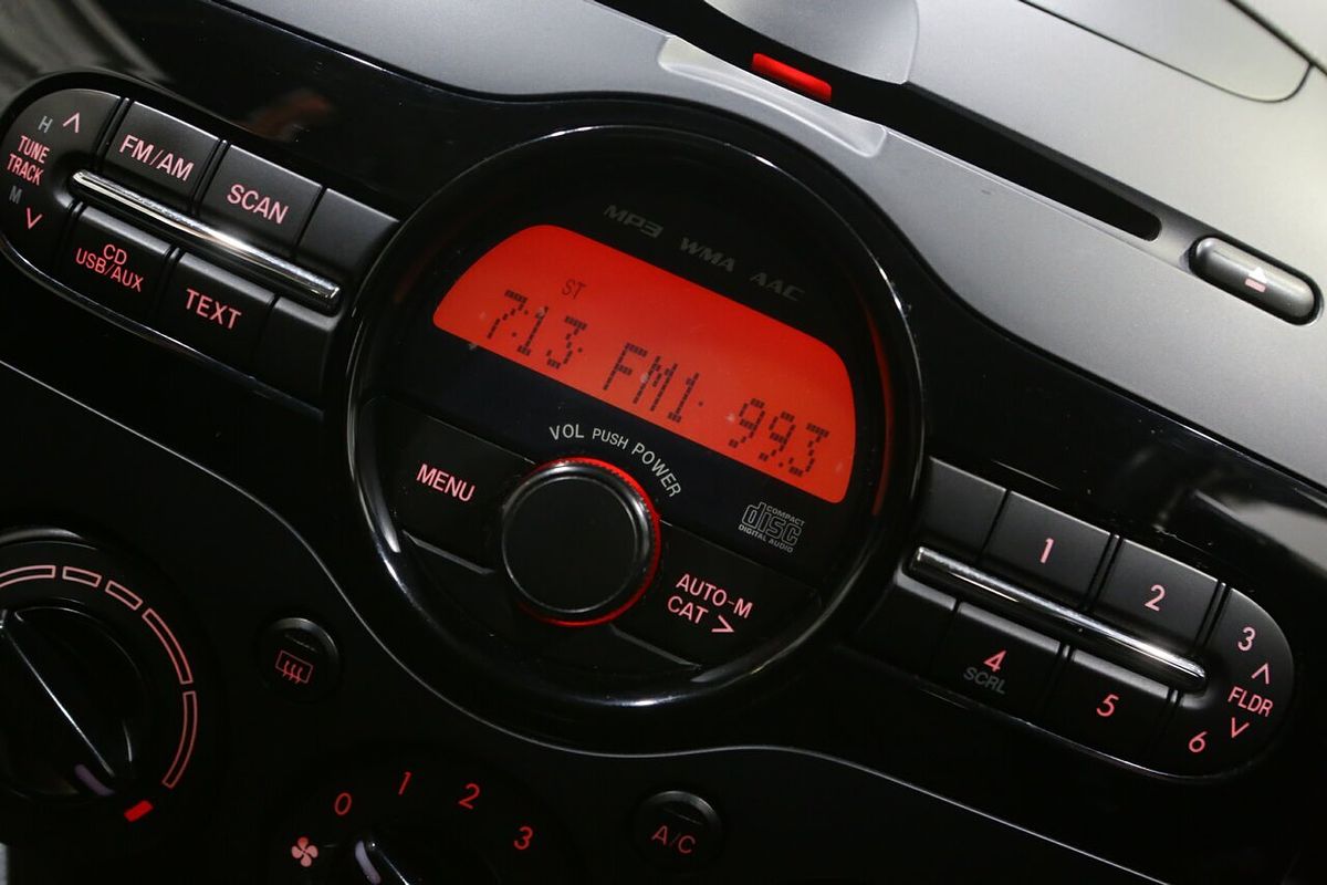2013 Mazda 2 Genki DE Series 2