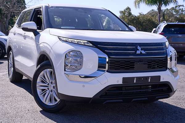 2024 Mitsubishi Outlander ES ZM