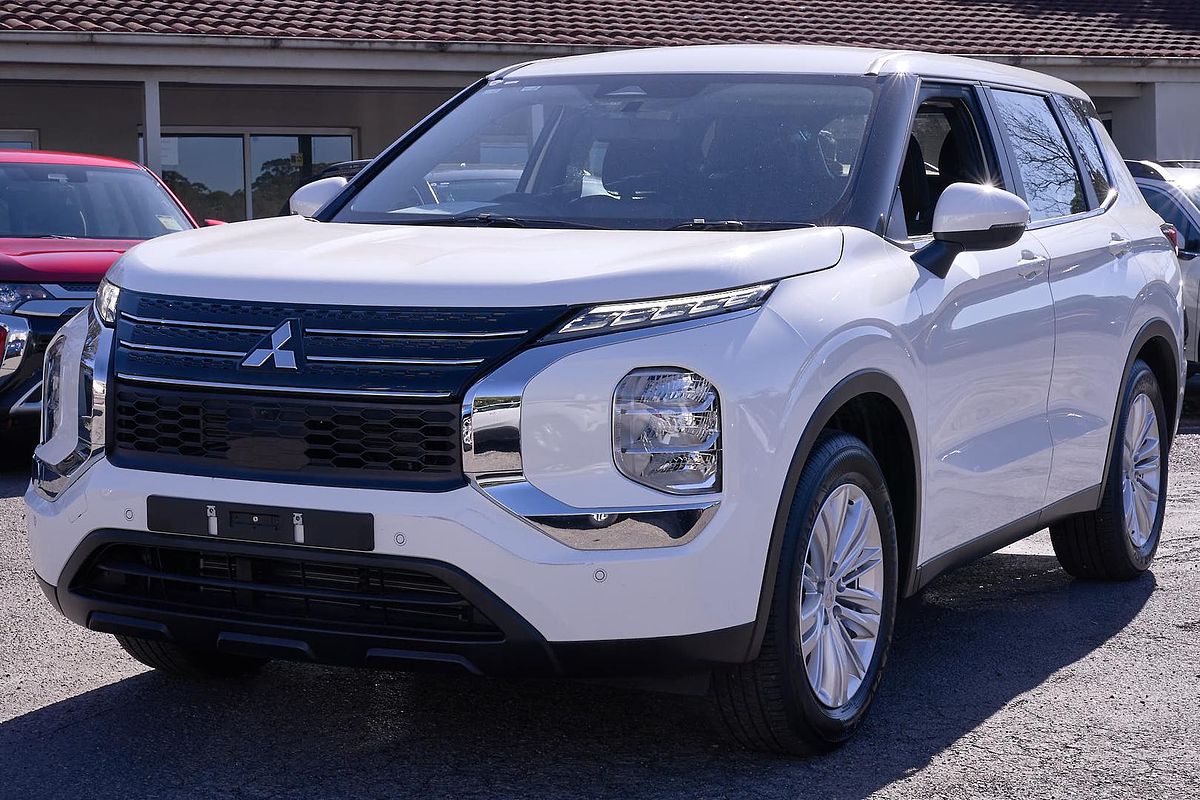 2024 Mitsubishi Outlander ES ZM