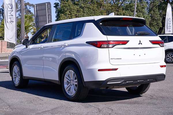 2024 Mitsubishi Outlander ES ZM