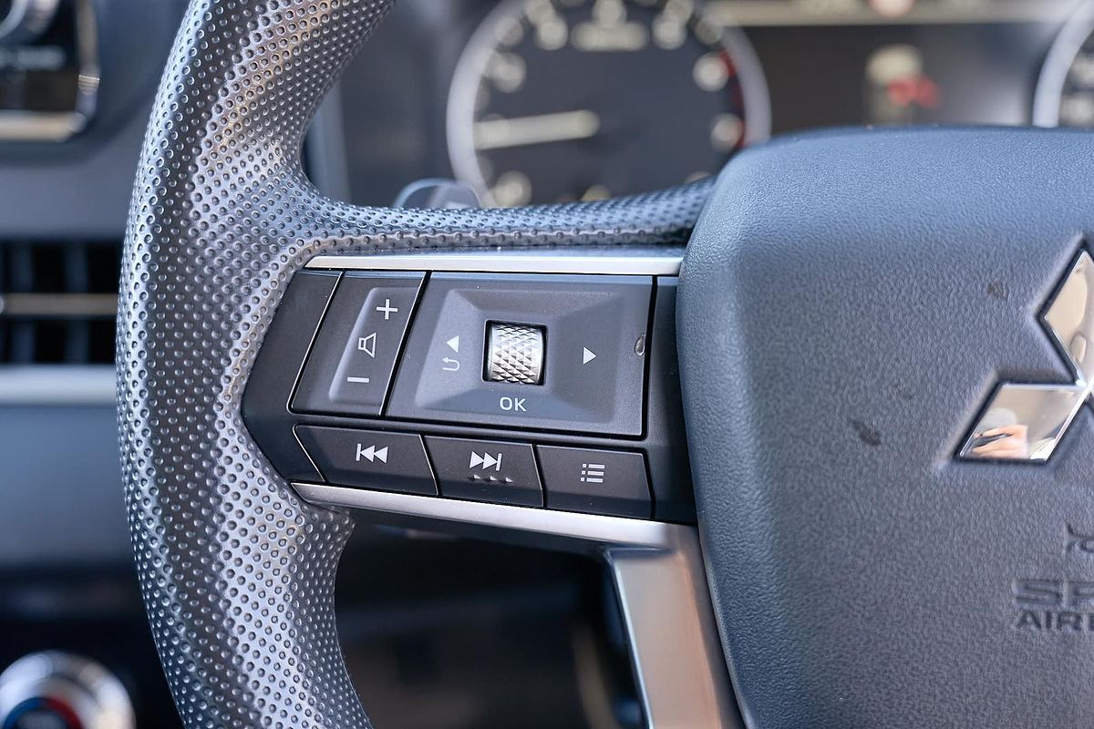 2024 Mitsubishi Outlander ES ZM