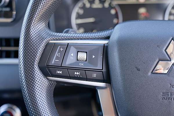 2024 Mitsubishi Outlander ES ZM