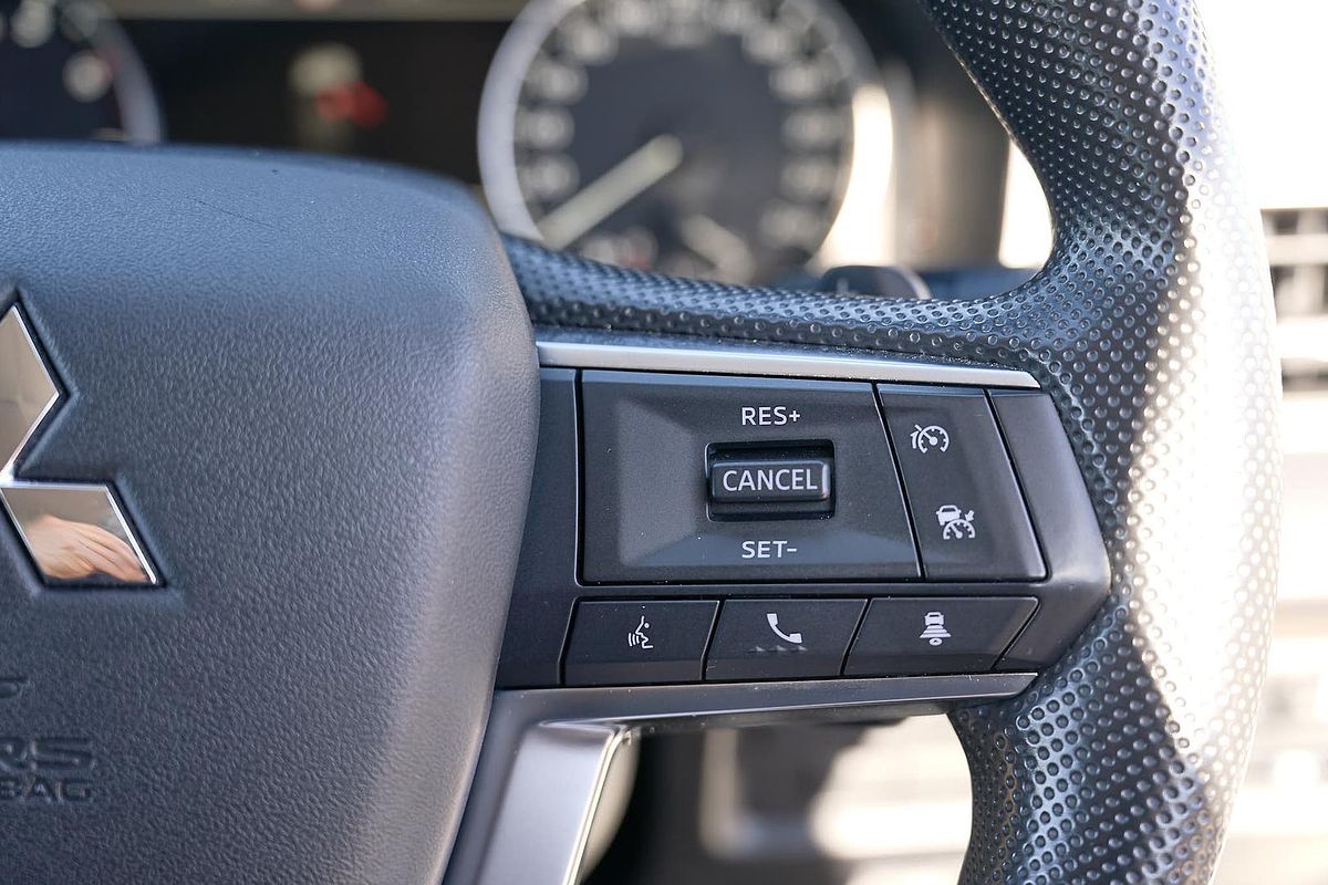 2024 Mitsubishi Outlander ES ZM