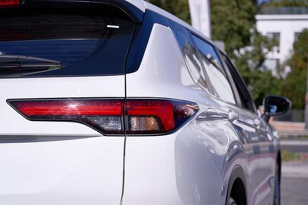 2024 Mitsubishi Outlander ES ZM