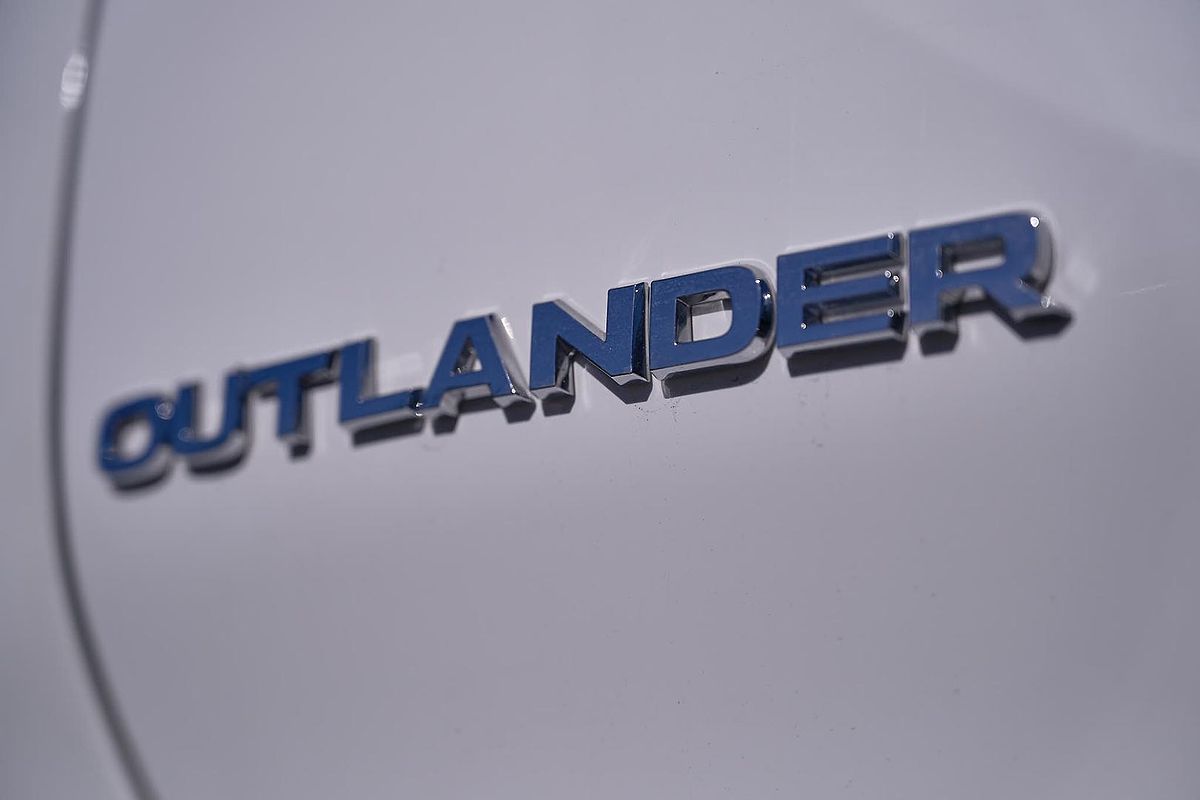 2024 Mitsubishi Outlander ES ZM