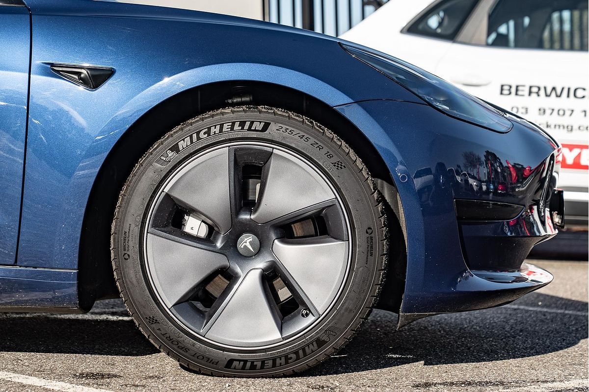 2022 Tesla Model 3 Rear-Wheel Drive