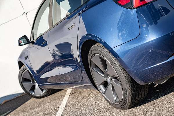 2022 Tesla Model 3 Rear-Wheel Drive